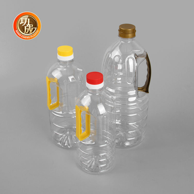 L'huile de tournesol de catégorie comestible 1 litre mettent la bouteille en bouteille en plastique claire au vinaigre avec la poignée