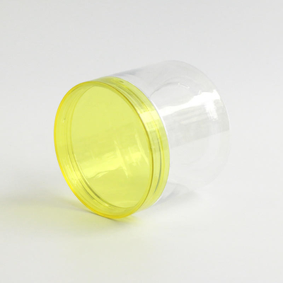 Un récipient en plastique de qualité alimentaire