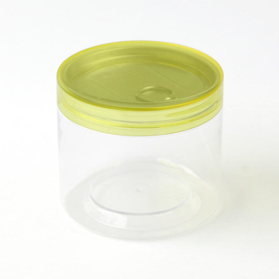 Un récipient en plastique de qualité alimentaire
