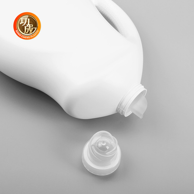 Contenant de liquide de lavage concentré semi-transparent pour la fabrication d'électronique