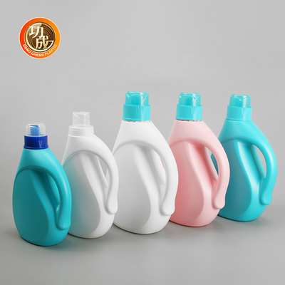 Bouteille en plastique détergent liquide semi-transparent
